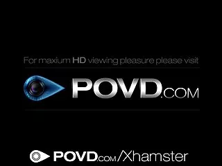 Vartijat pukeutuvat Kumari dulhan seksikkäiksi elokuvatytöiksi, jotka pukeutuvat pukuhuoneessa tiukkaan pilluun.