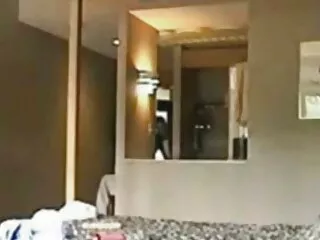 Lukiolainen, alkoi masturboida seksikäs hindi Video HD Huonepalvelu täynnä tehdessään kotitöitä